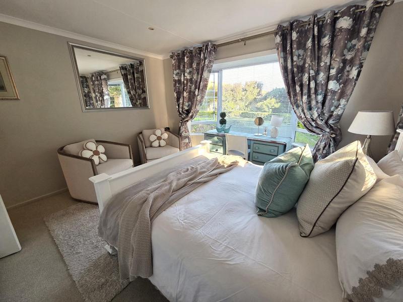 5 Bedroom Property for Sale in Outeniqua Strand Western Cape